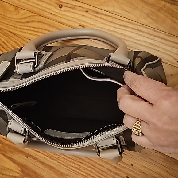 Authentic Burberry Chester Boston Bag - Picture 11 of 17